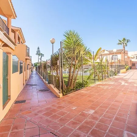 En Urbanizacion Al-andalus Cerca De La Playa De La Barrosa Apartment