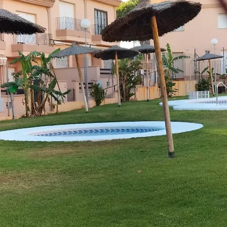 En Urbanizacion Al-andalus Cerca De La Playa De La Barrosa